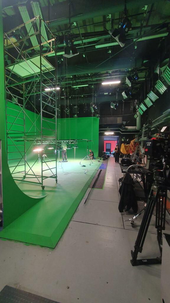 Studio in green screen